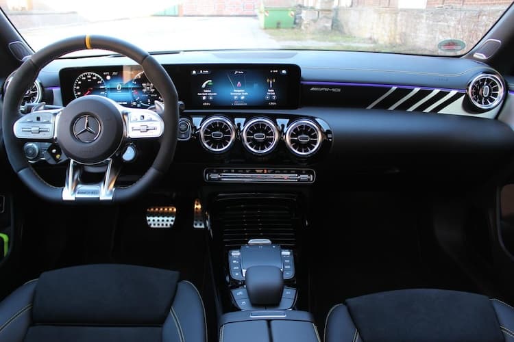 Interieur vom Mercedes CLA 45s AMG in Dortmund