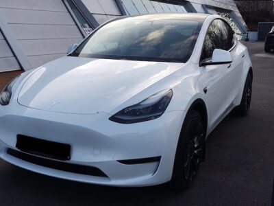 Tesla Model Y Performance mieten in Paderborn