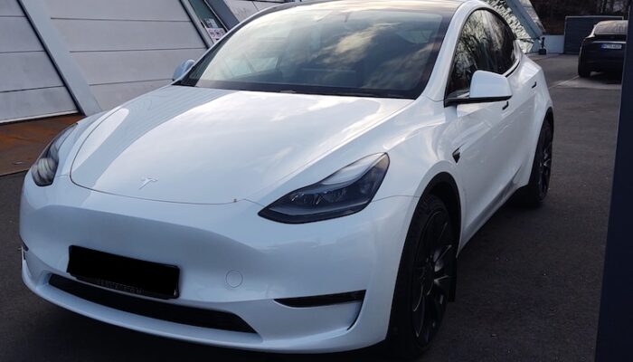 Tesla Model Y Performance mieten in Paderborn