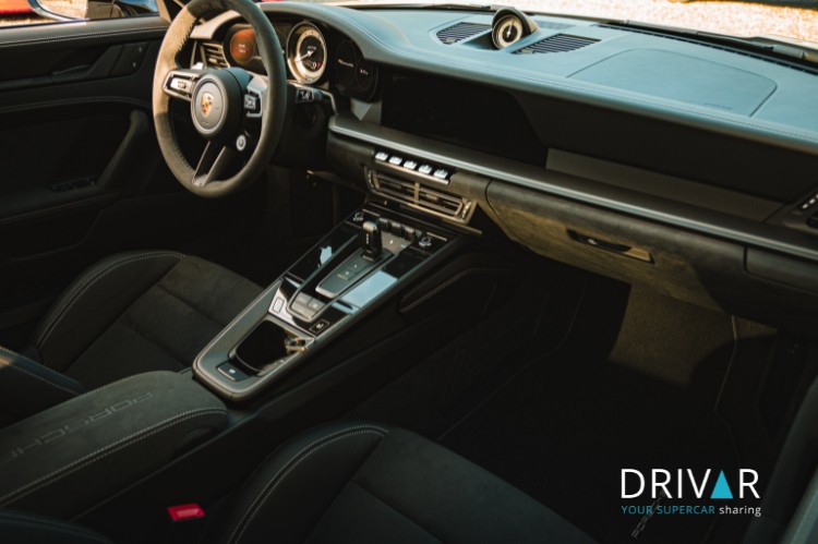 Interieur vom Porsche 992 Carrera GTS in Kassel