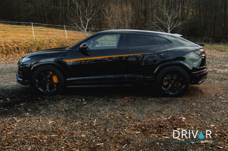 Seitenansicht vom Lamborghini Urus in Kassel