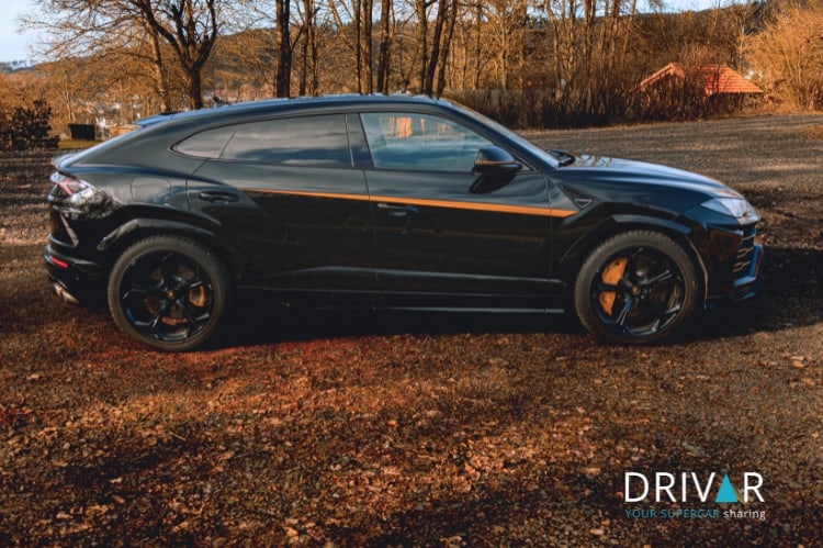 Seitenansicht vom Lamborghini Urus in Kassel