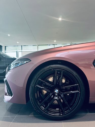 Seitenansicht vom BMW M8 Cabrio in Kassel