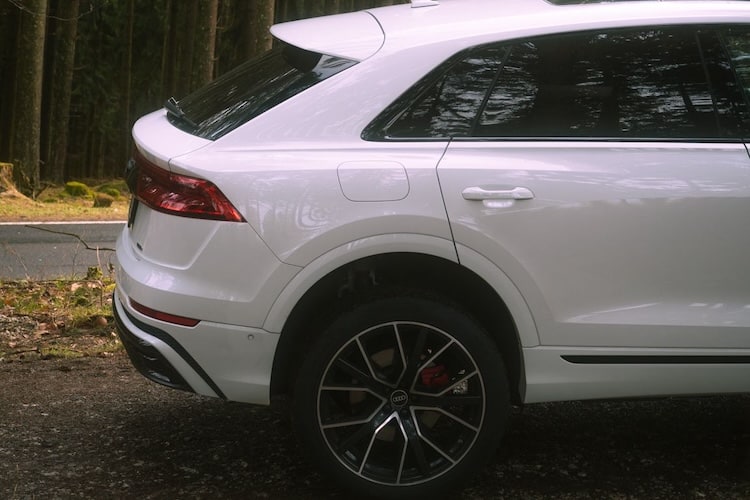 seitenansicht vom Audi SQ8 in Frankfurt