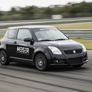 Suzuki Swift Sport auf der Rennstrecke hero