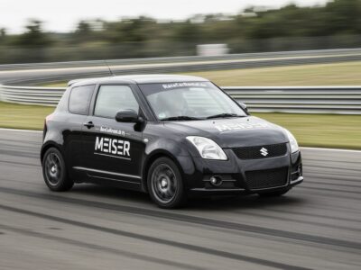 Suzuki Swift Sport auf der Rennstrecke hero