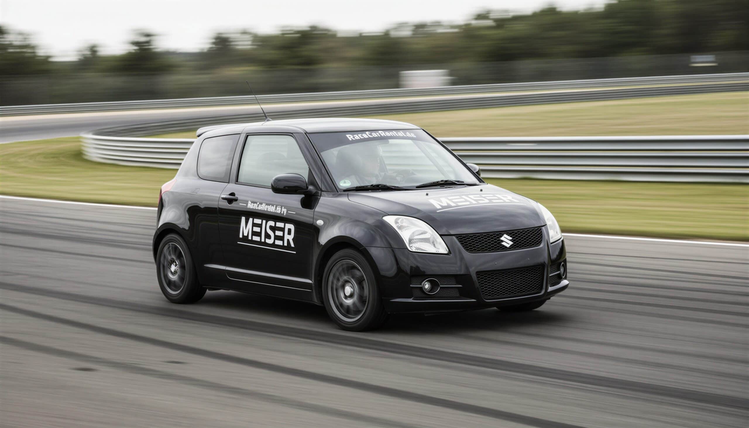 Suzuki Swift Sport auf der Rennstrecke hero