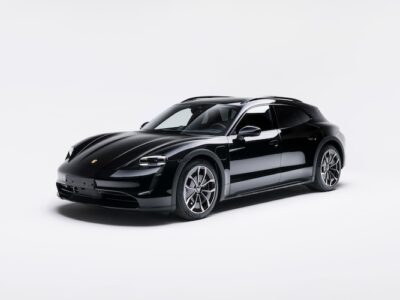 Porsche Taycan Cross Tourismo mitten in Köln