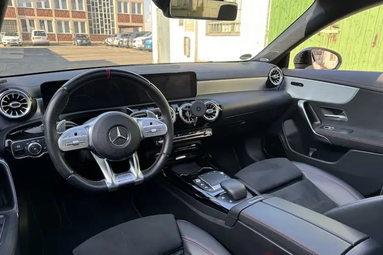 Interieur vom Mercedes CLA 45 AMG in Berlin