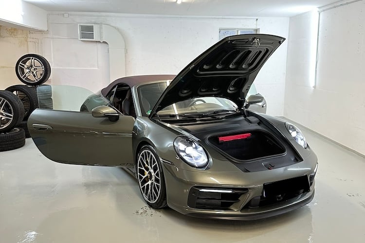 Frontansicht vom Porsche 992 GTS Cabrio in München
