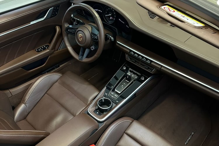 Interieur vom Porsche 992 GTS Cabrio in München