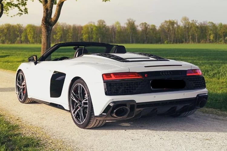 Heckansicht von Audi R8 Spyder mieten in Dortmund