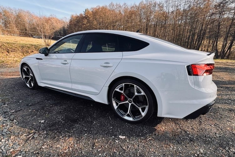 Seitenprofil von Audi RS5 Sportback mieten in Kassel