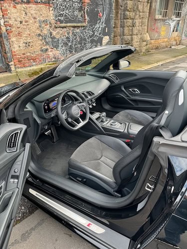 Interieur von Audi R8 V10 Spyder mieten in Dortmund