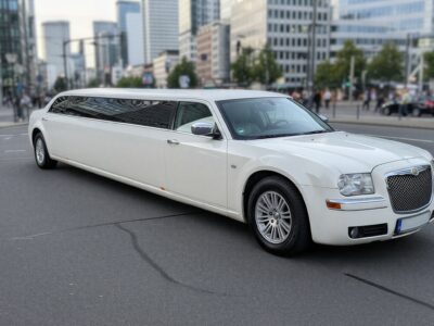 Chrysler 300C Stretch Limousine mieten in Essen hero