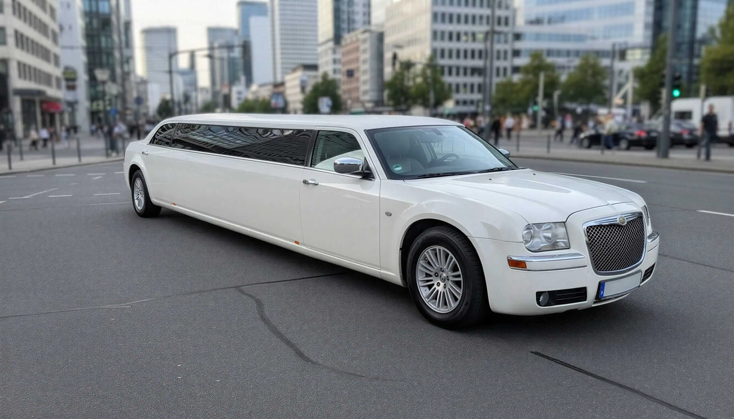 Chrysler 300C Stretch Limousine mieten in Essen hero
