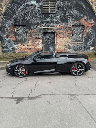 Seitenansicht von Audi R8 V10 Spyder mieten in Dortmund