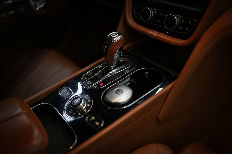 Schaltung von Bentley Bentayga First Edition in Berlin