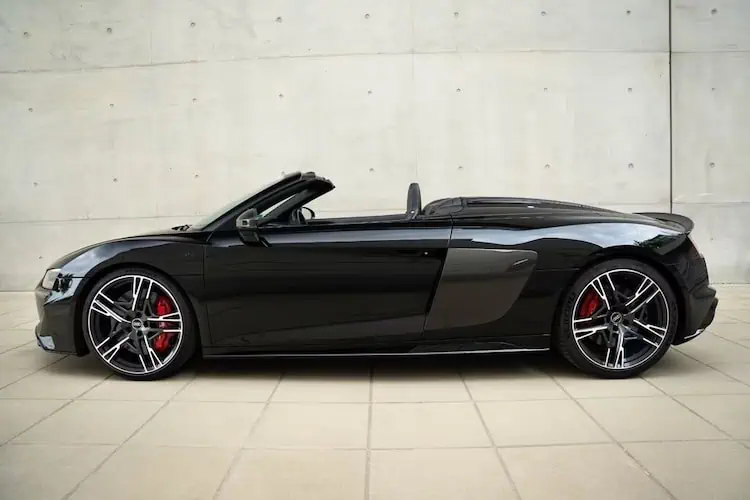 Seitenansicht vom Audi R8 Spyder Performance in Stuttgart