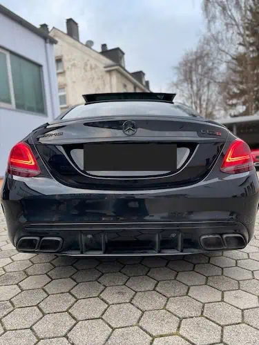Heckansicht von Mercedes C63S AMG mieten in Dortmund