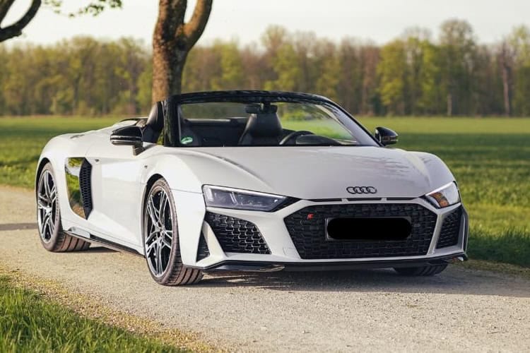 Frontansicht von Audi R8 Spyder mieten in Dortmund