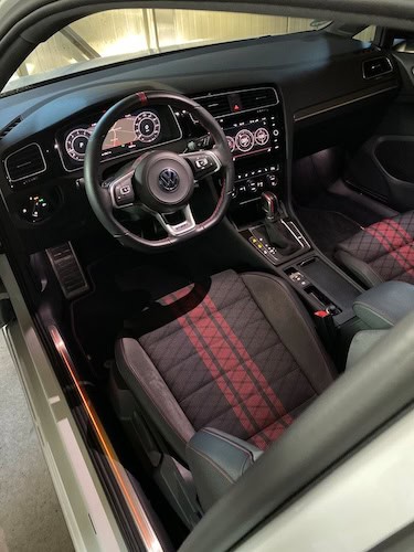 Interieur von VW GTI TCR mieten in Dortmund