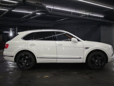 Seitenansicht von Bentley Bentayga First Edition in Berlin