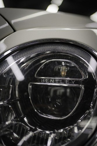 Vorderlicht von Bentley Bentayga First Edition in Berlin