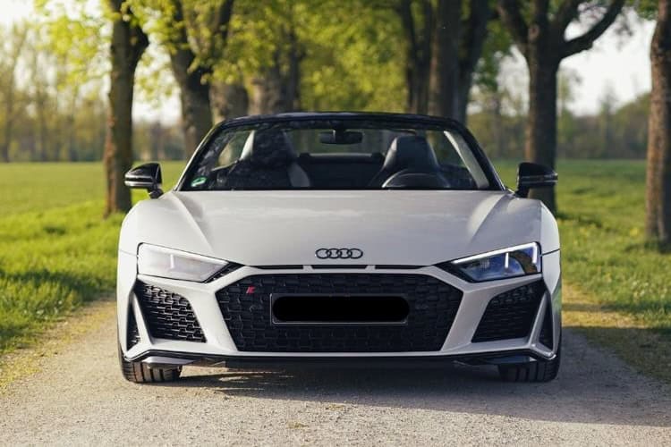 Frontansicht von Audi R8 Spyder mieten in Dortmund