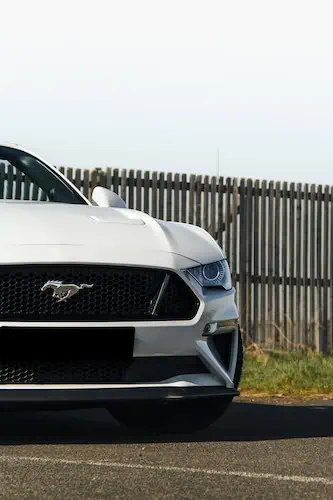 Front von Ford Mustang GT mieten in Braunschweig