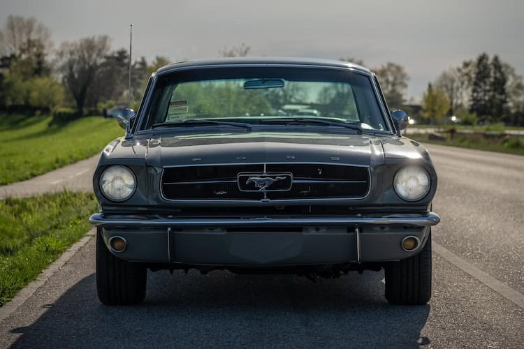 Front vom Ford Mustang Oldtimer in Hamburg