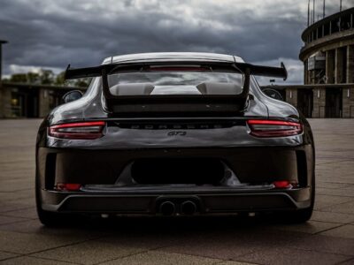 Heckansicht von Porsche 911 GT3 mieten in Berlin