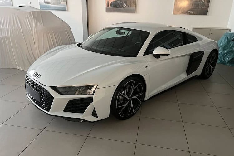 Vorderseite von Audi R8 mieten in Hannover