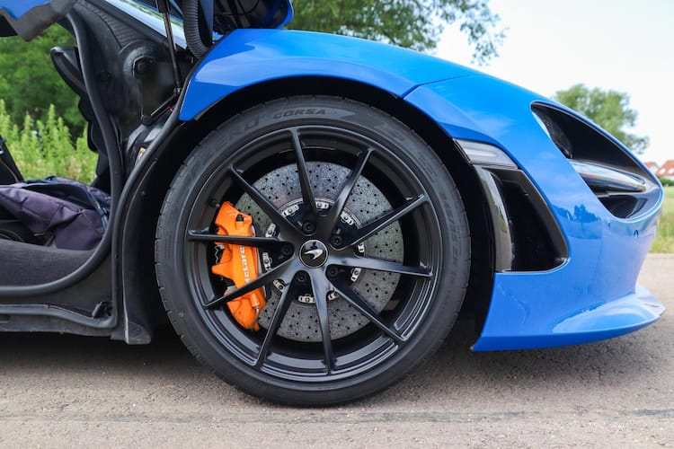 Felge vorne vom McLaren 720s in Erfurt