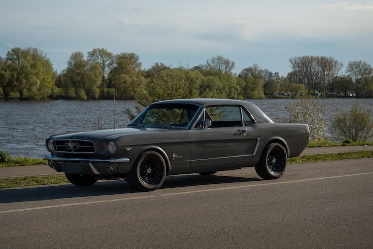 Ford Mustang Oldtimer mieten in Hamburg