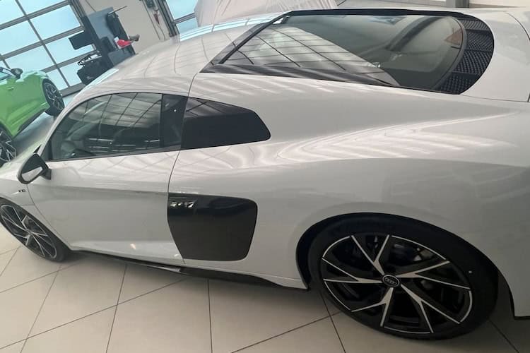 Rückseite von Audi R8 mieten in Hannover