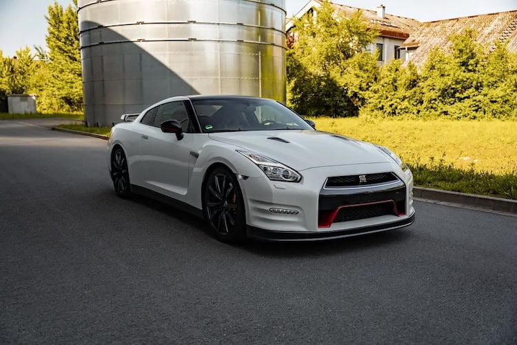 Nissan GT-R mieten in Frankfurt