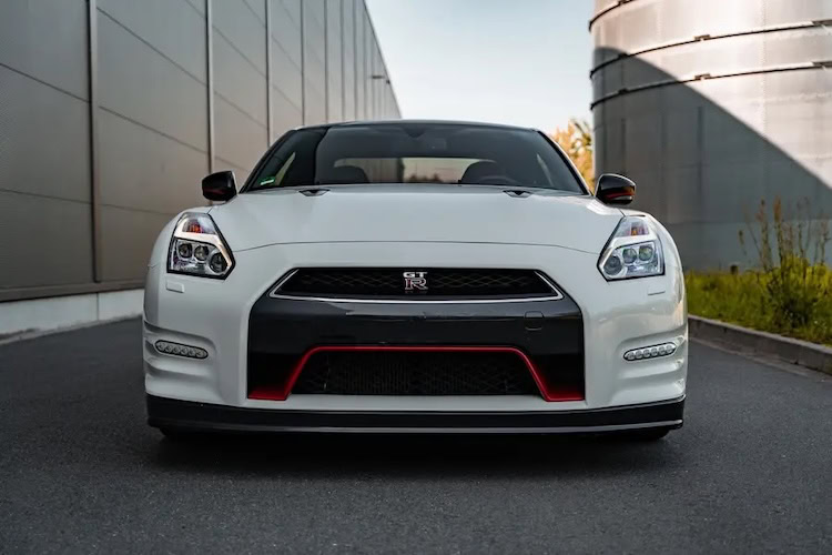 Frontansicht vom Nissan GT-R in Frankfurt