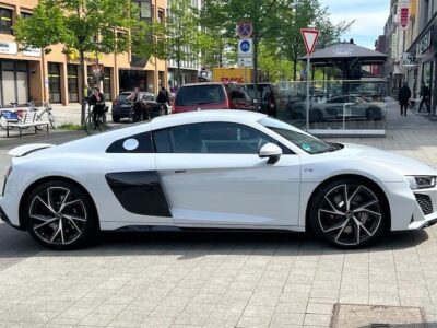 Seitenansicht von Audi R8 mieten in Hannover