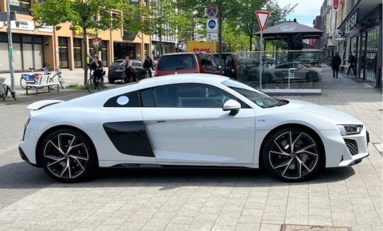 Seitenansicht von Audi R8 mieten in Hannover