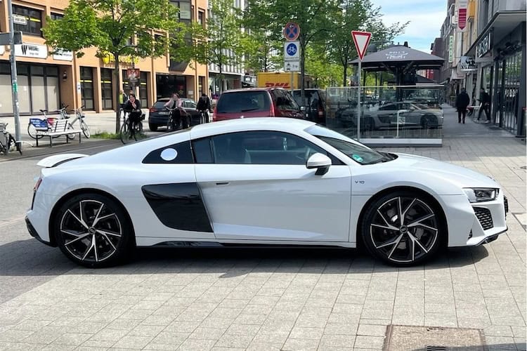 Seitenansicht von Audi R8 mieten in Hannover