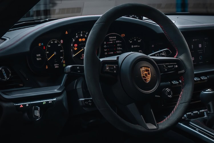 Interieur von Porsche 911 GT3 mieten in Köln
