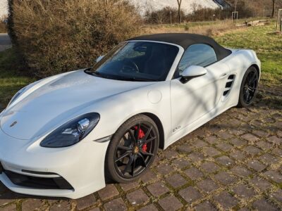 Seitenansicht von PORSCHE 718 GTS SPYDER MIETEN IN HANNOVER
