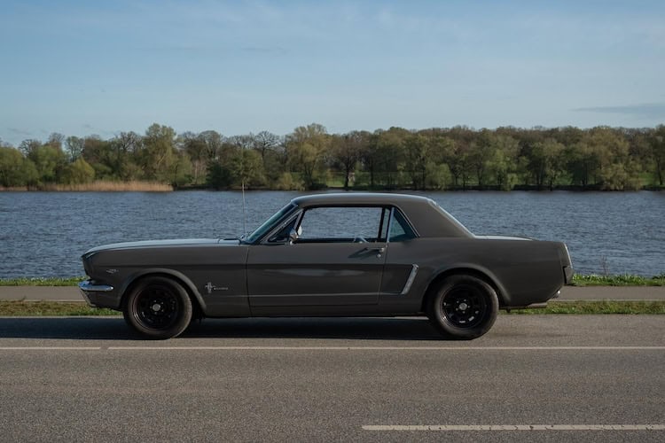 Seitenansicht vom Ford Mustang Oldtimer in Hamburg