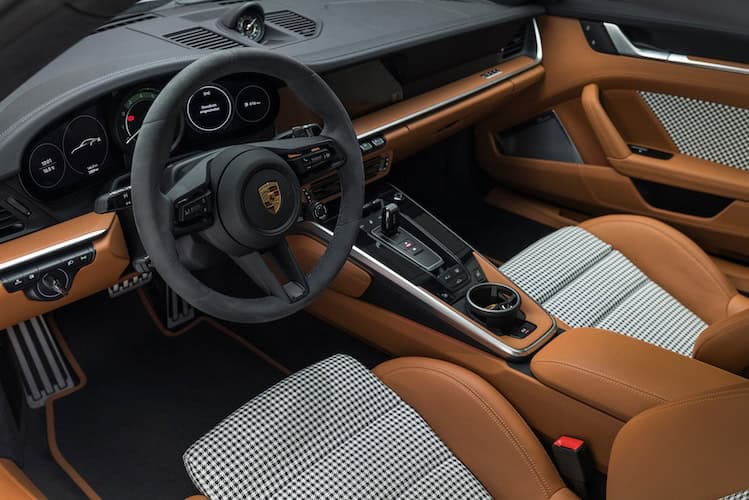 Interieur vom Porsche 911 Turbo S in Köln
