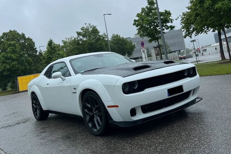 Frontansicht vom Dodge Challenger in München