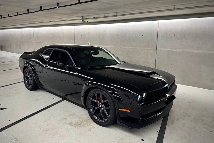 Dodge Challenger mieten in Düsseldorf