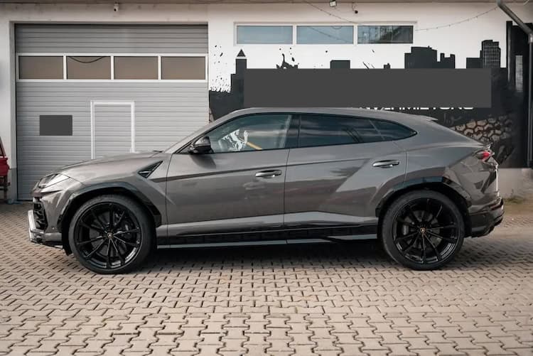 Seitenansicht vom Lamborghini Urus in Frankfurt