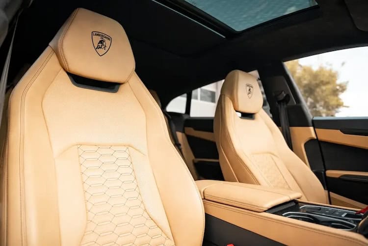 sitze vom Lamborghini Urus in Frankfurt