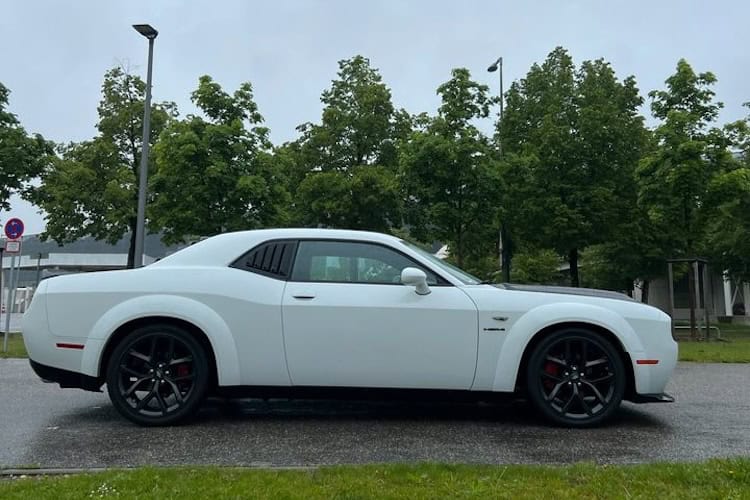 Seitenansicht vom Dodge Challenger in München